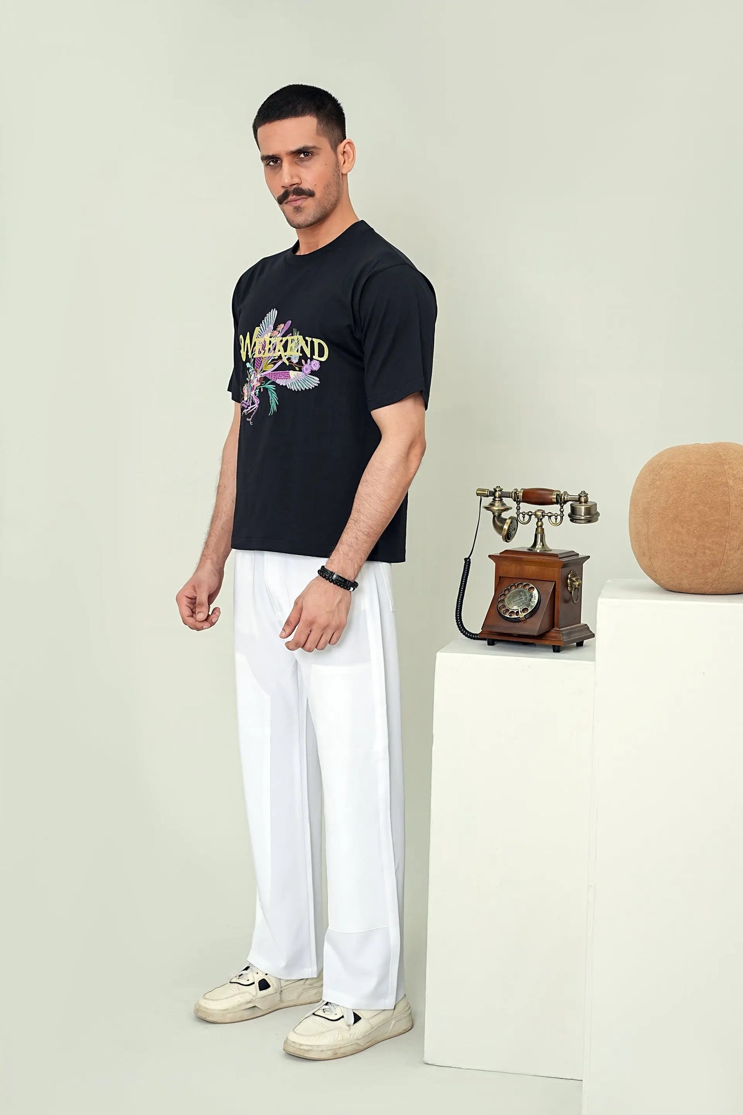 Embroidered "Weekend" Relaxed Fit - WEEKEND - I Dress Like I Dream It