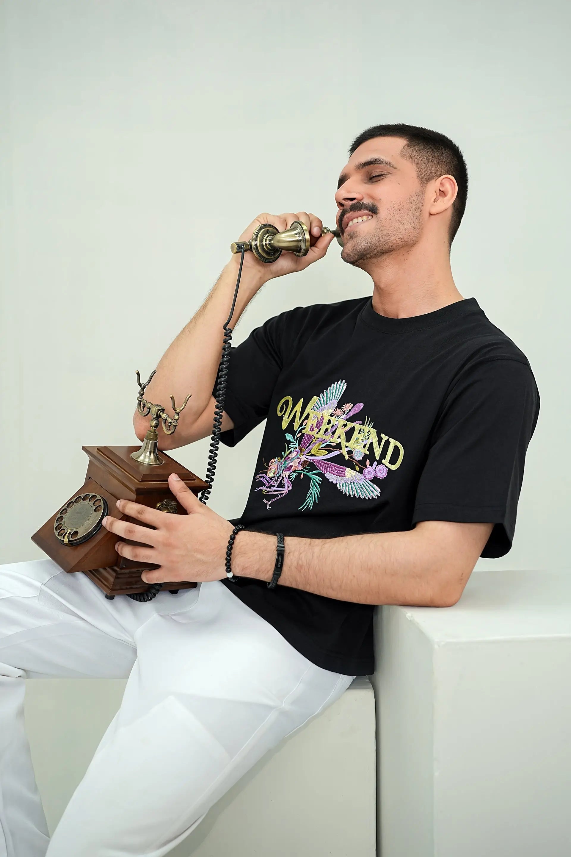 Embroidered "Weekend" Relaxed Fit - WEEKEND - I Dress Like I Dream It