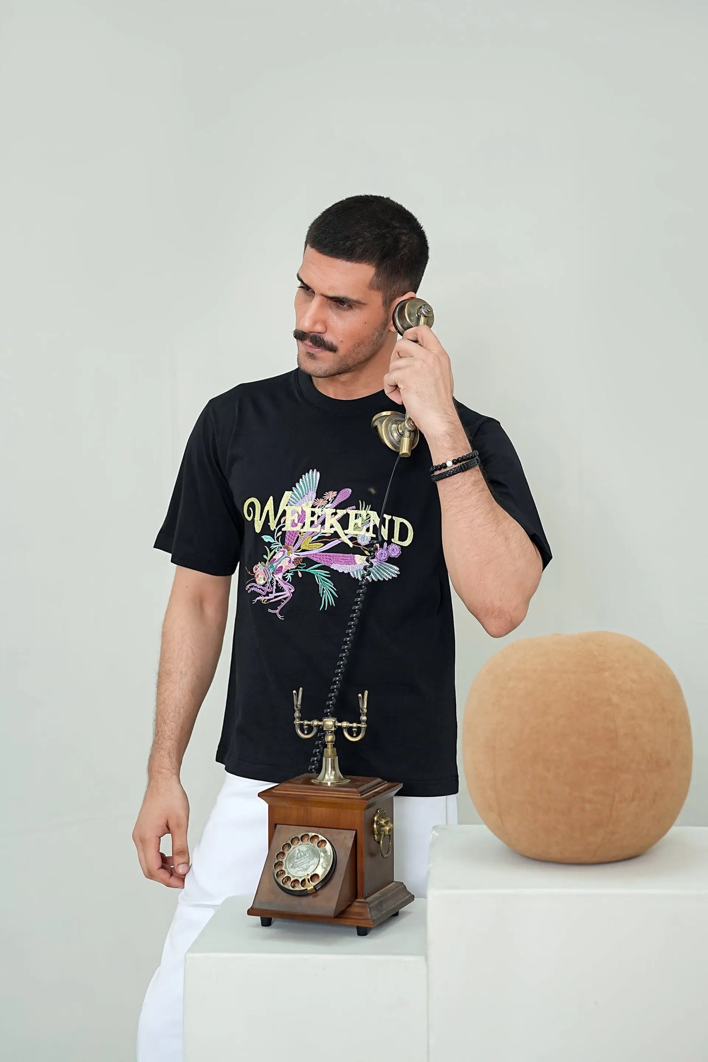 Embroidered "Weekend" Relaxed Fit - WEEKEND - I Dress Like I Dream It