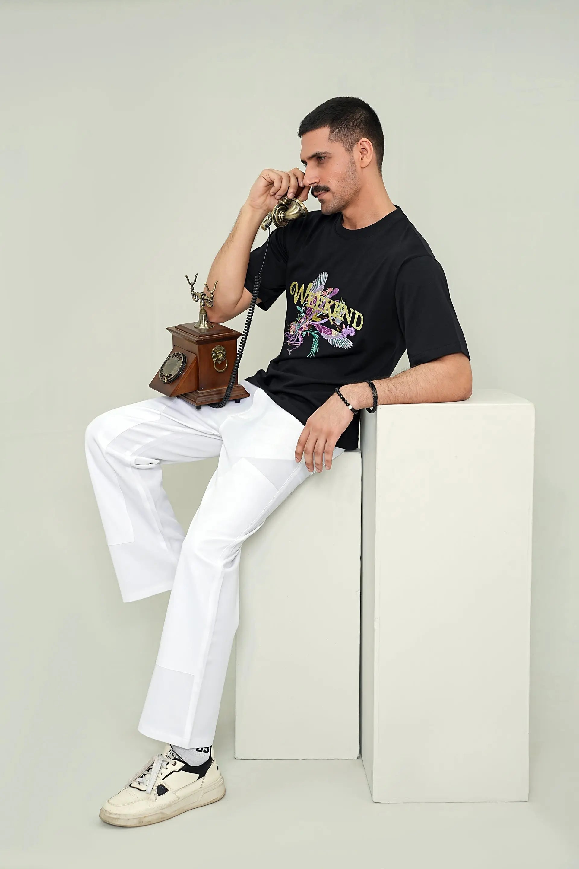 Embroidered "Weekend" Relaxed Fit - WEEKEND - I Dress Like I Dream It