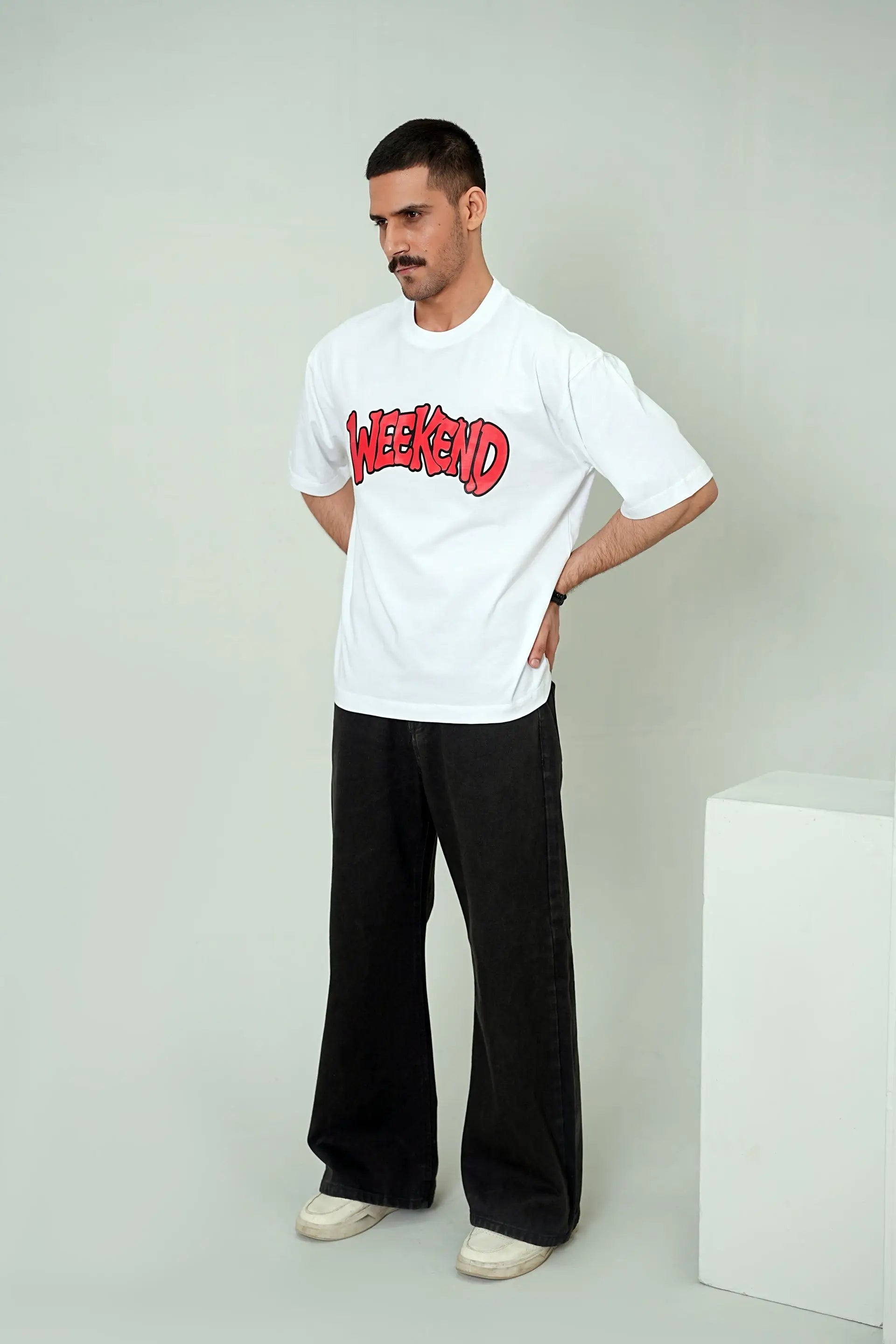 "Weekend" Graphic Tee – Boxy Fit - WEEKEND - I Dress Like I Dream It